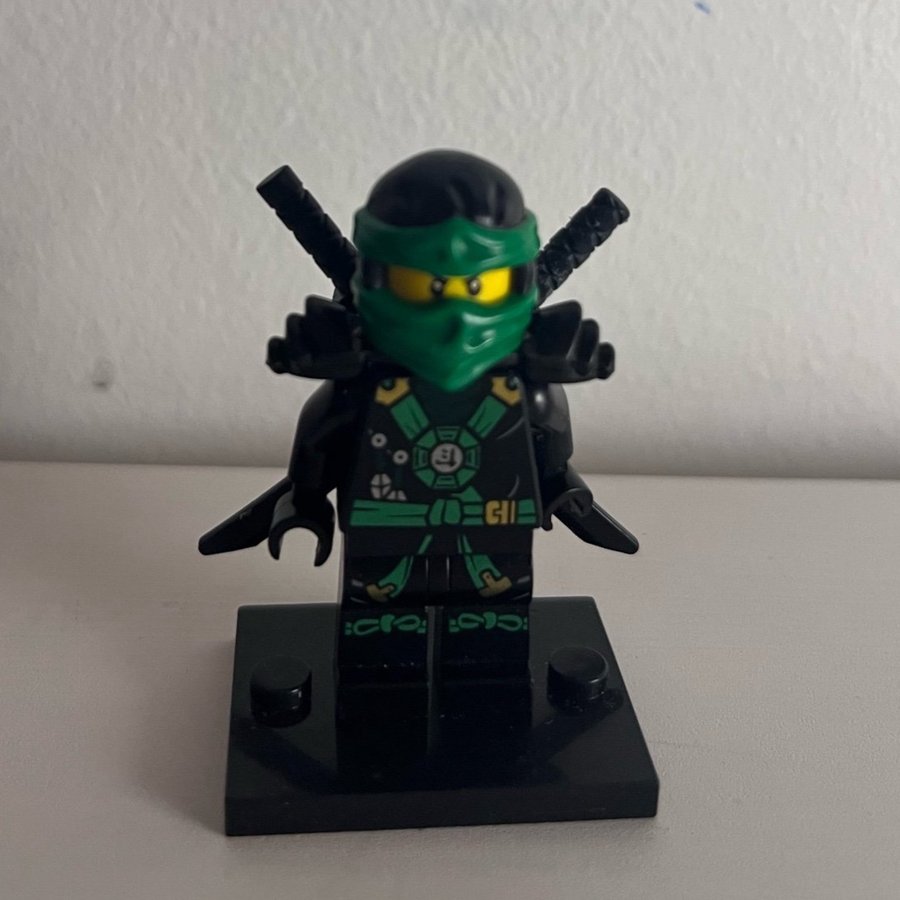 lego ninjago njo167, lloyd (deepstone armor) possesion.