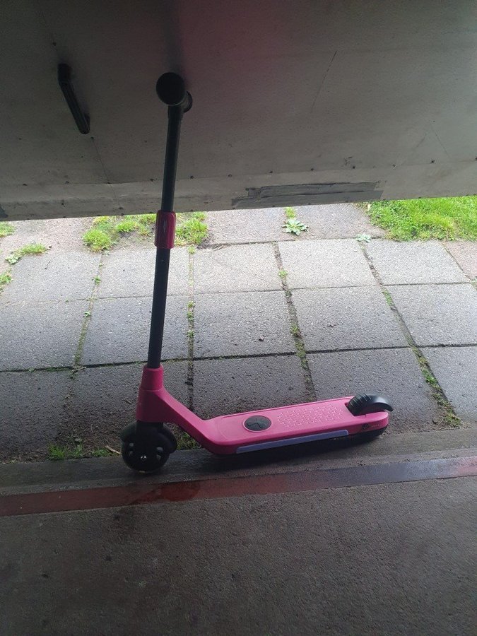 Rosa elscooter för barn