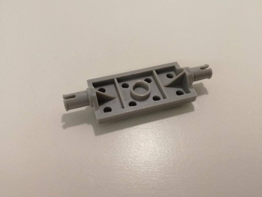 Lego - plate - fäste - hjul - pin - 2x4 - part 30157 - ljusgrå (bluish)