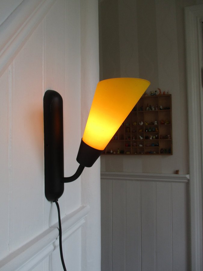 Äldre Vintage / retro gul vägglampa lampa 50-60- tal glas / metall