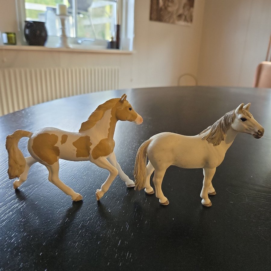 2 st hästar från Schleich