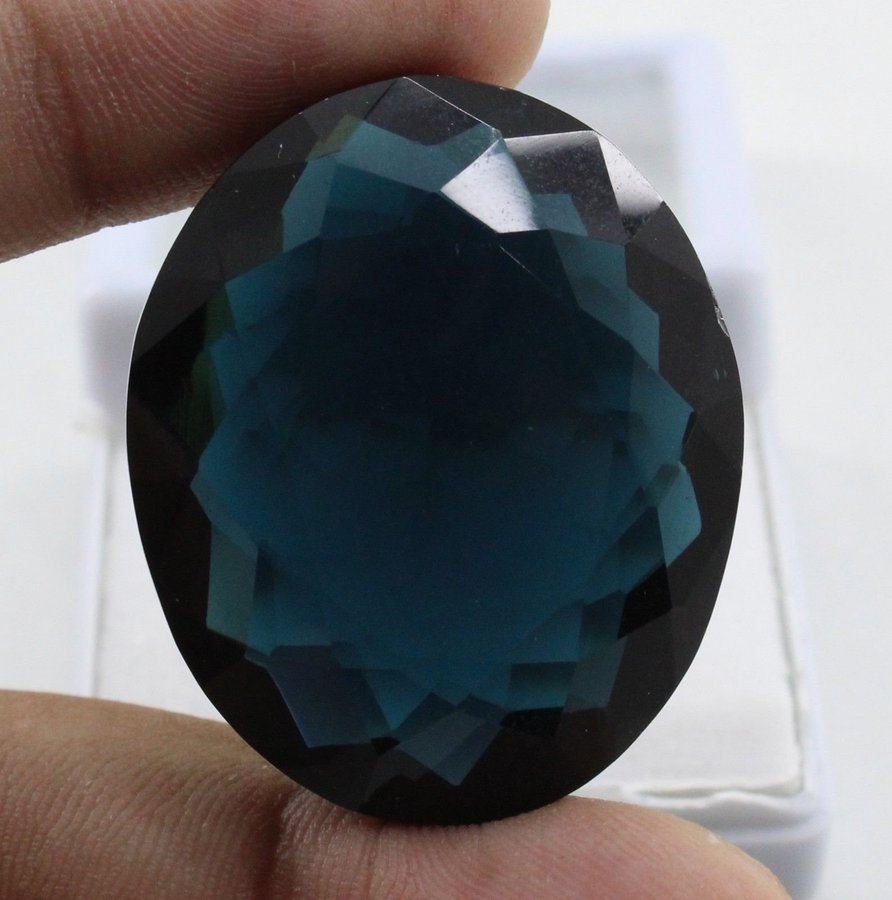 109.15Ct. Blå Ametist Oval - Slipade