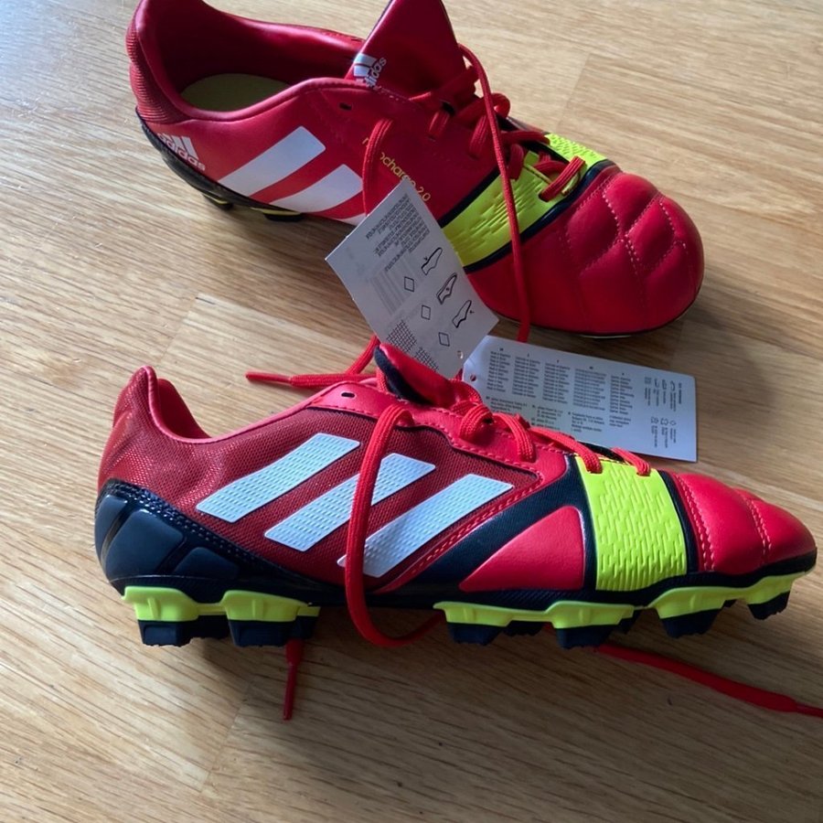 Nya fotbollsskor stl 38 2/3 Adidas male kille röd/gula nitrocharge 2.0