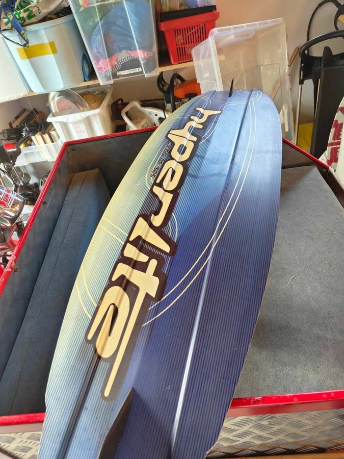 Wakeboard Hyperlite med alla tillbehör som behövs