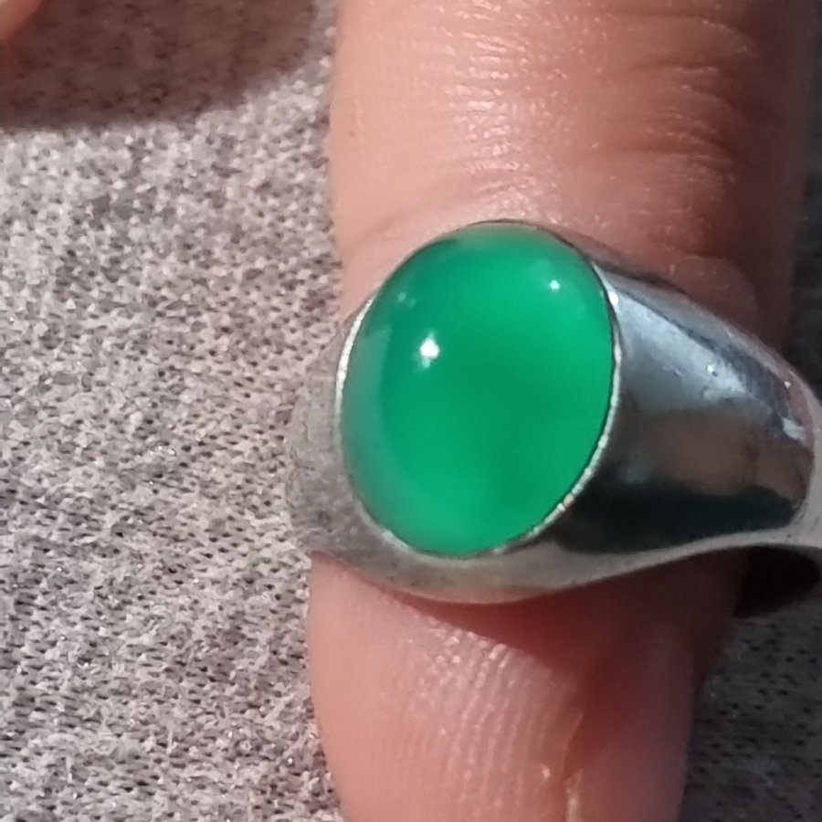 Silver ring med smaragd