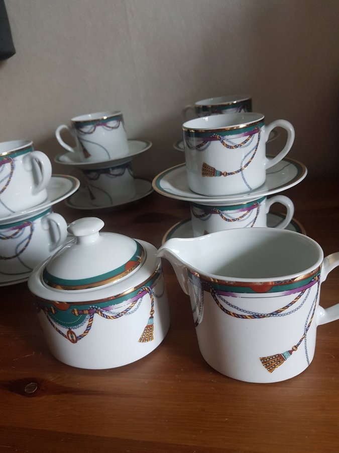 Royal Porcelain Tiffany 8 st kaffekoppar med fat samt sockerskål gräddkanna