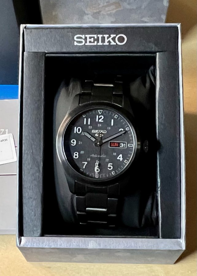 Seiko 5 SRPJ09 - "Stealth / Darth Fielder”