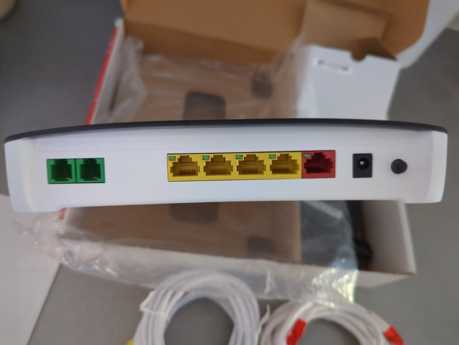 Technicolor TG389 trådlös fiber router Tele2 ny och oanvänd komplett i box!