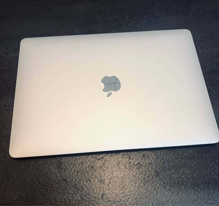 MacBook Air M1 8GB RAM, 256GB - Nyskick, knappt använd.