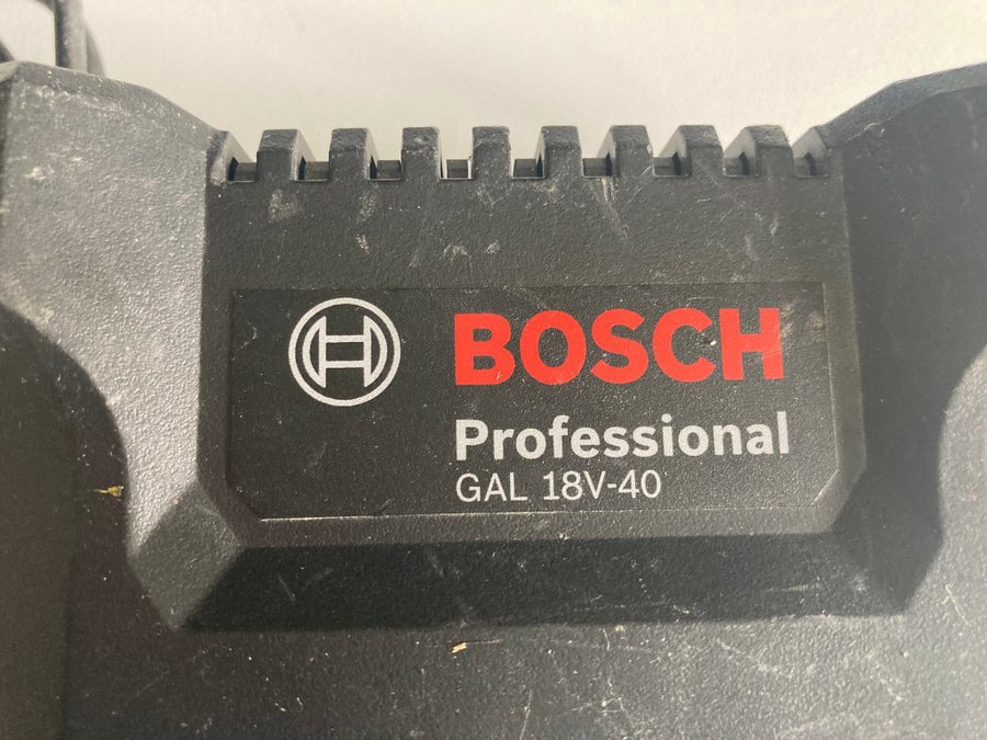 Bosch GAL 18V-40 Laddare