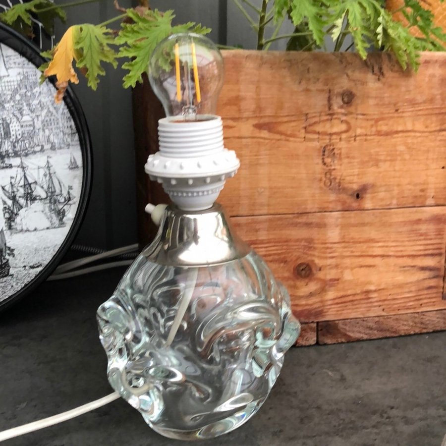 Åseda Glasbruk – Stubbe bordslampa. Börne Augustsson silver glas