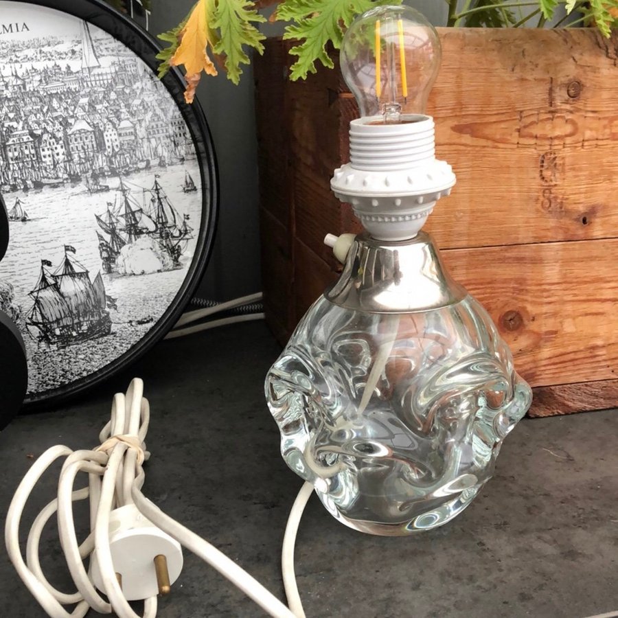 Åseda Glasbruk – Stubbe bordslampa. Börne Augustsson silver glas