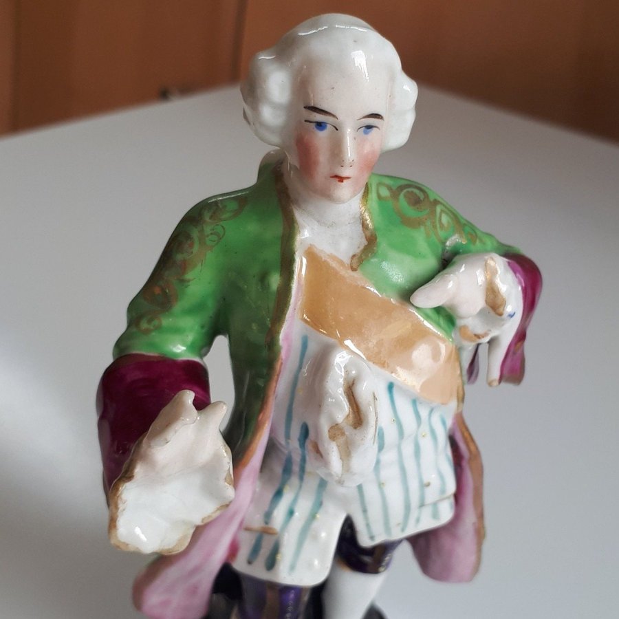 Old Handpainted Porcelain Figurine. Antik Porslinsfigur Porcelæn Porslin Figurer