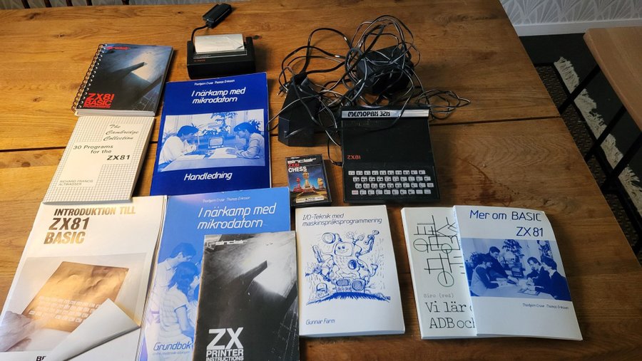 ZX81 - Sinclair - Datorkonsol med tillbehör och böcker