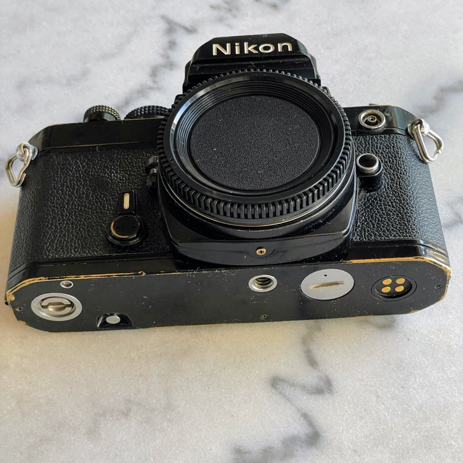 Nikon FM Professional Looks with the Ding and visible brass colorings !