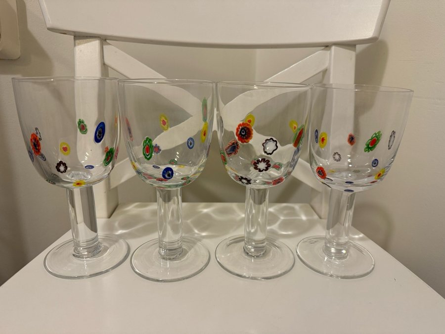 LEONARDO MILLEFIORI HAND-BLOWN 4 st VATTENGLASS VINGLASS GOBLETS.