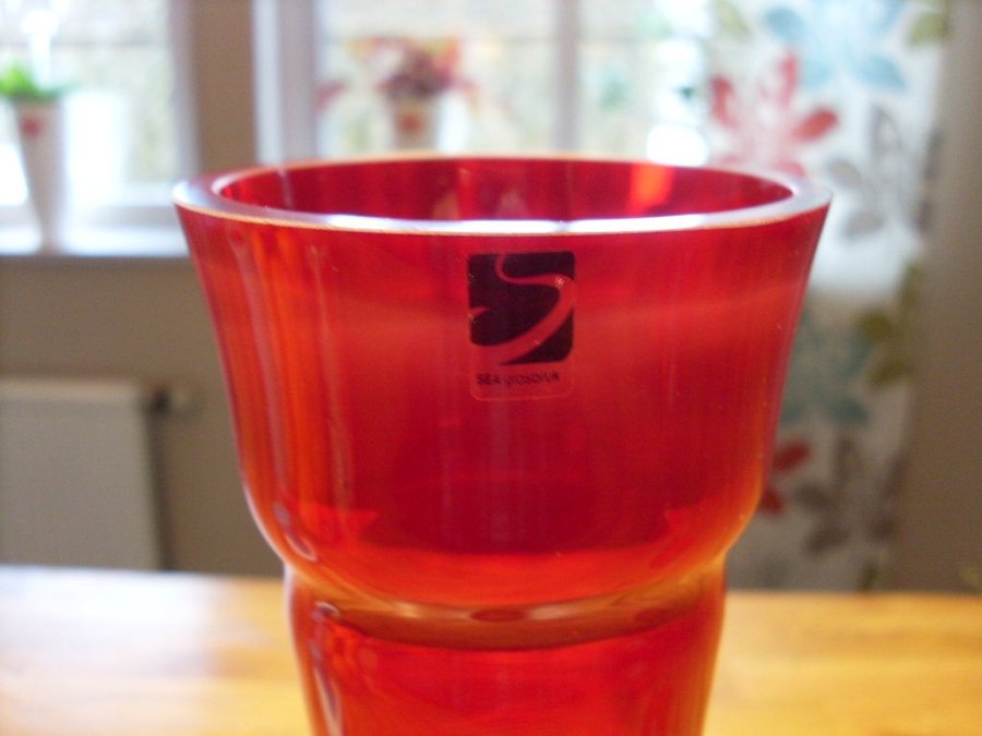 Vacker Äldre stor Röd Glas Vas Sea Glasbruk Retro