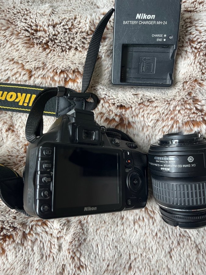 Nikon D3100 systemkamera med två objektiv