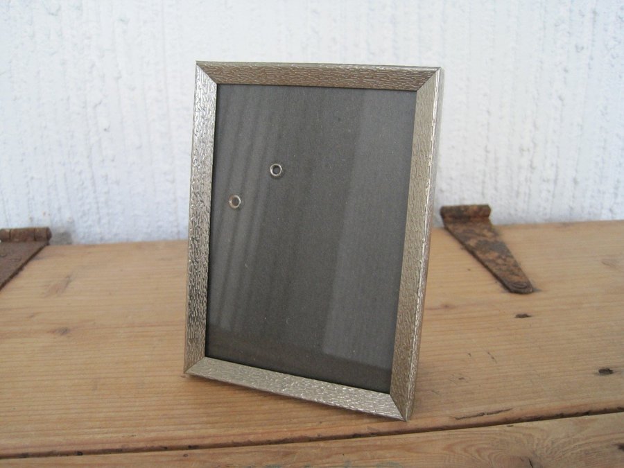 Liten Fotoram Metallram Silverfärgad 9 x 12 Estancia Finland