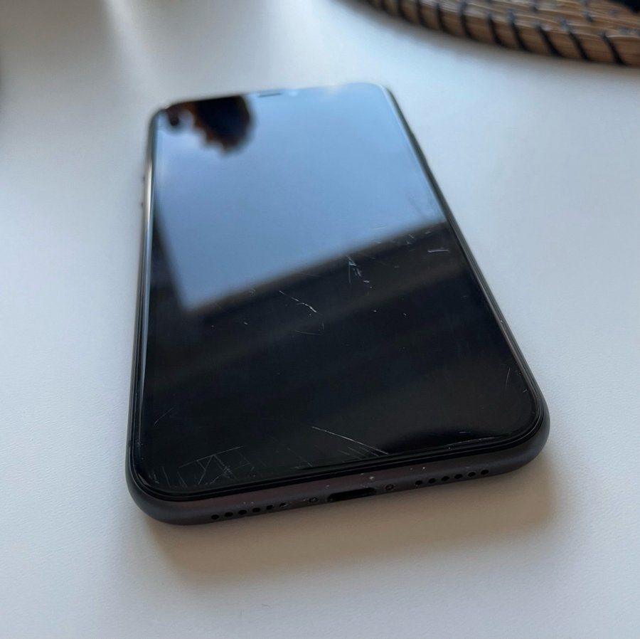 iPhone 11 Svart