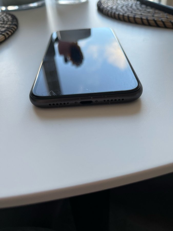 iPhone 11 Svart