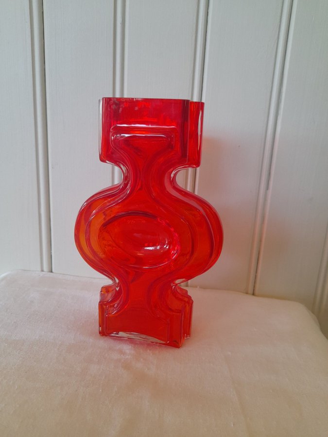 Orange/röd vas i glas Helena Tynell Riihimäen Lasi Finland 70-tal retro