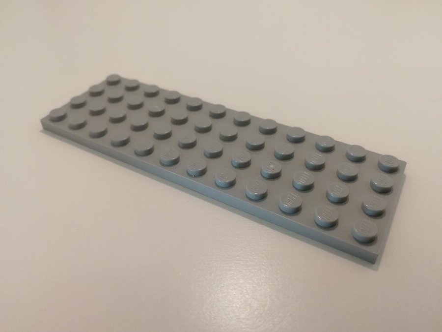 Lego - platta - plate - 4x12 - part 3029 - ljusgrå (bluish)