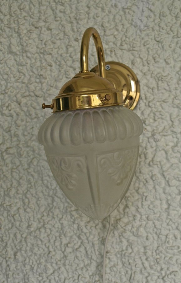 Vägglampa i mässing och glas jugendstil