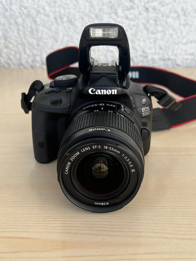 Canon EOS 100D med objektiv  stativ