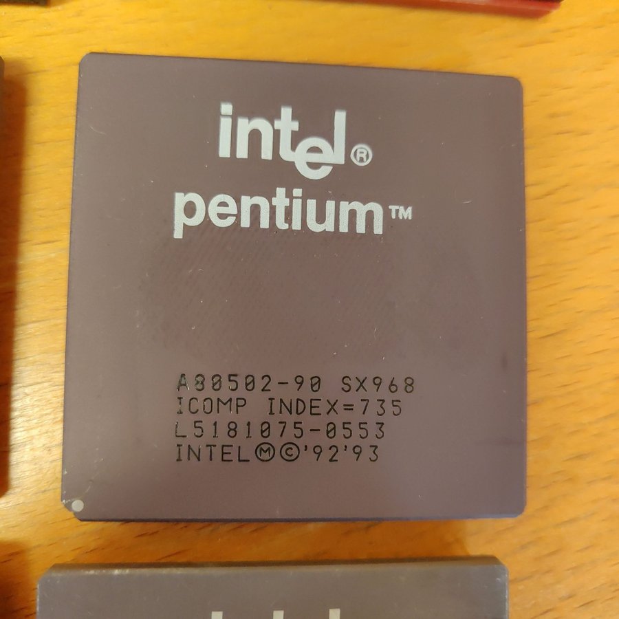 5 st retro Intel Pentium processorer