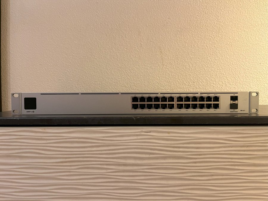 Ubiquiti UniFi Switch Pro 24 PoE