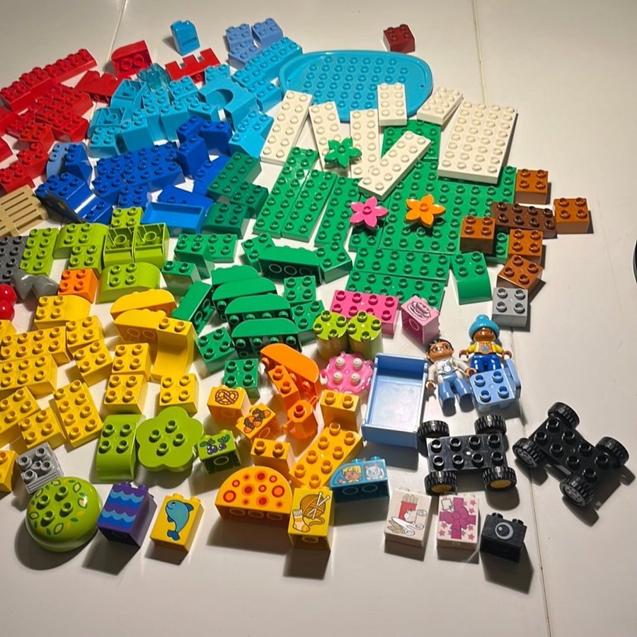 Lego Duplo - Stor samling med figurer och tillbehör