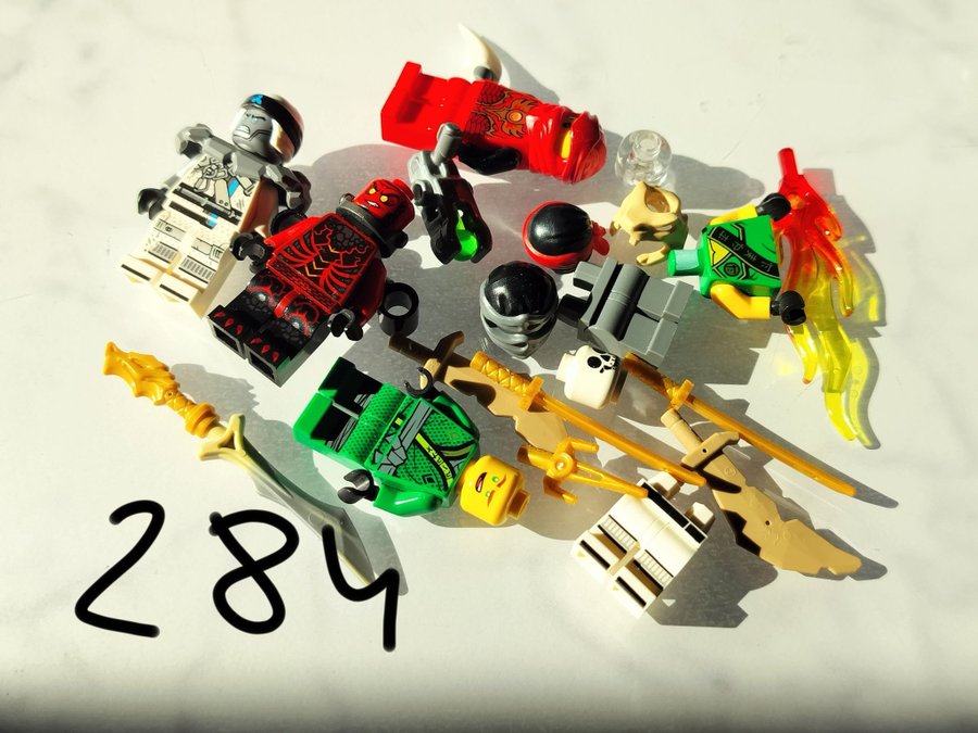 Lego Ninjago Minifigurer  Tillbehör