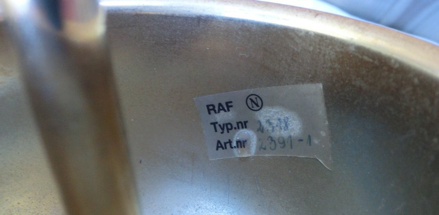 Taklampa i glas med bladmotiv, RAF typ 2318