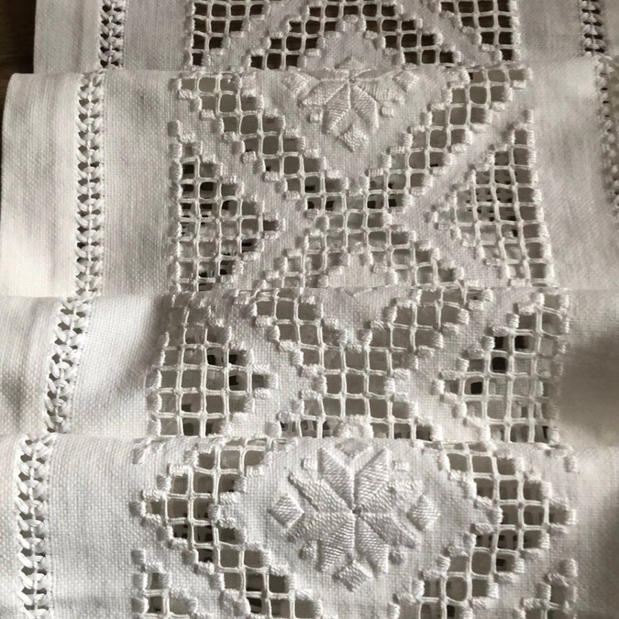 Handbroderad Hardanger löpare