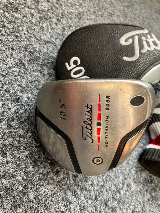 Titleist 905R Driver med 105° loft med Graphite Design med regular skaft