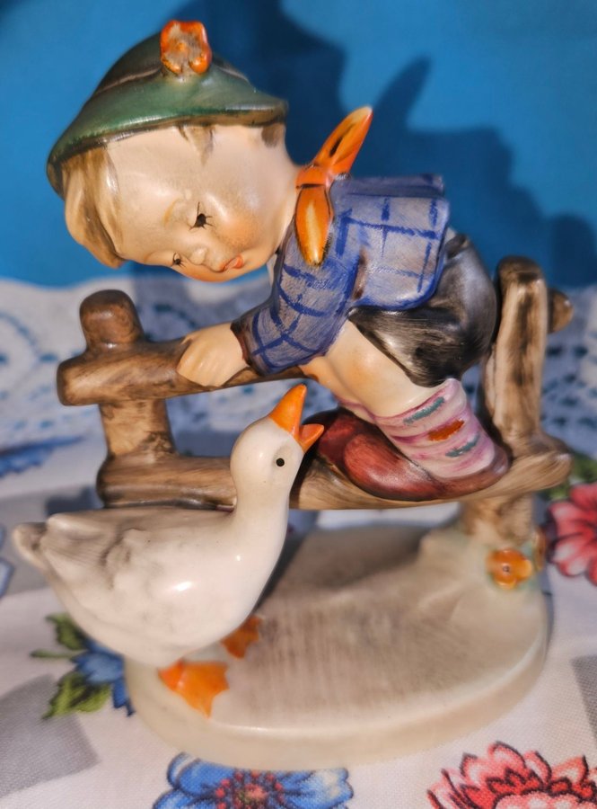 GOEBEL HUMMEL 195 ÄLDRE FIGURIN 1948 BARNYARD HERO W.GERMANY