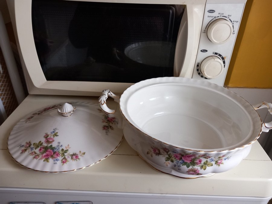 Large Royal Albert Porcelain Tureen. Moss Rose.