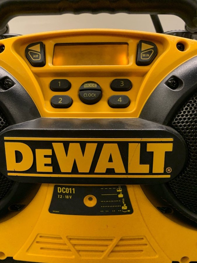 DEWALT DC011 Radio