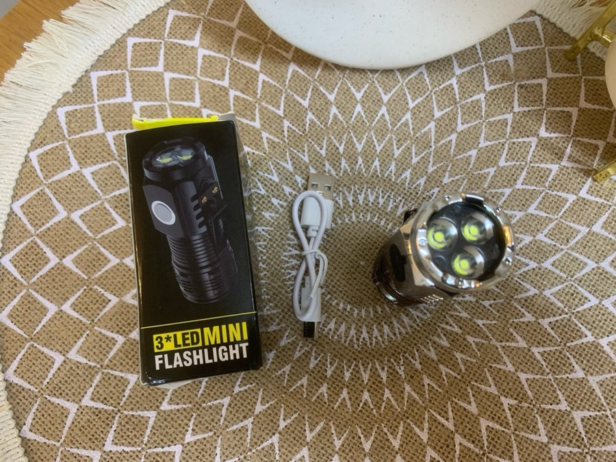 3 LED Mini Ficklampa Rechargeable