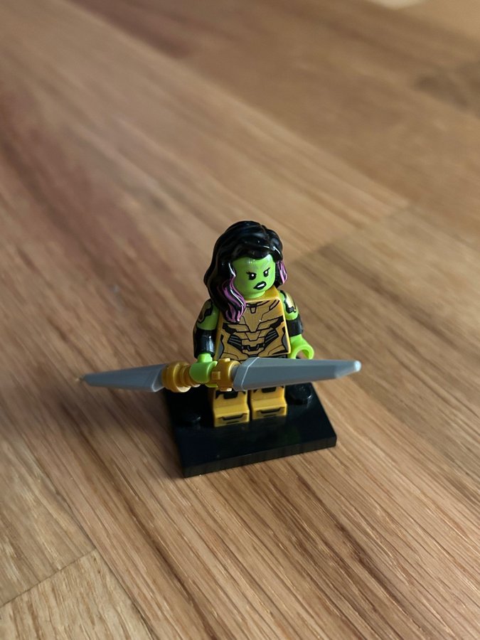 Lego Marvel Collectable Minifigures - Gamora with Thanos Blade