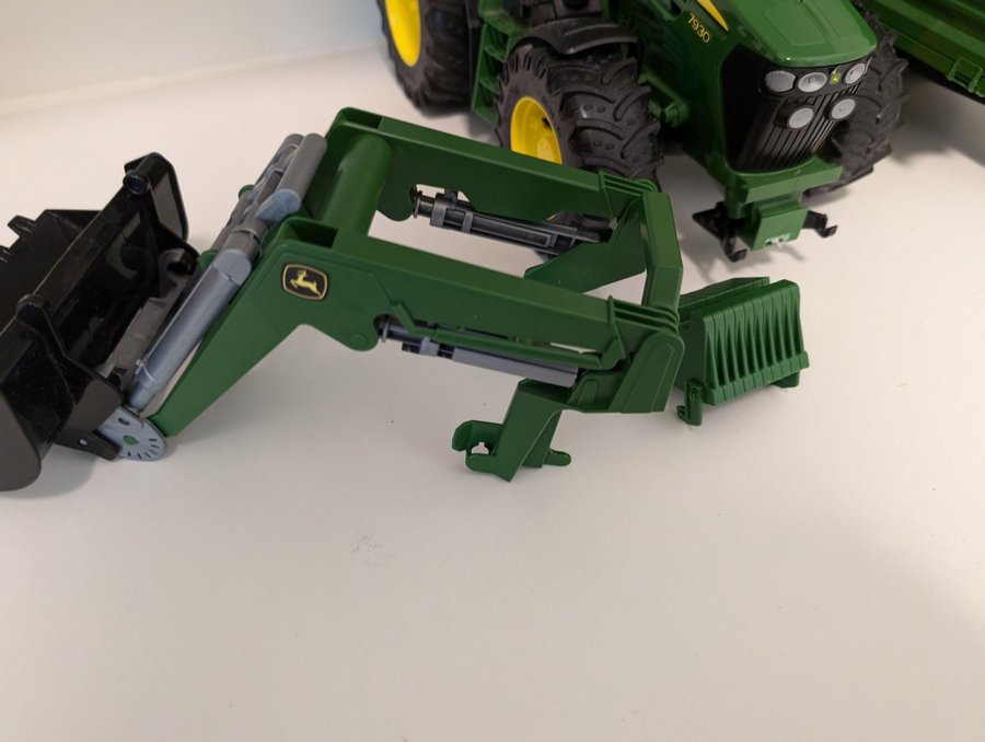 Stor Bruder John Deere 7930 Traktor med Frontlastare och Släpvagn