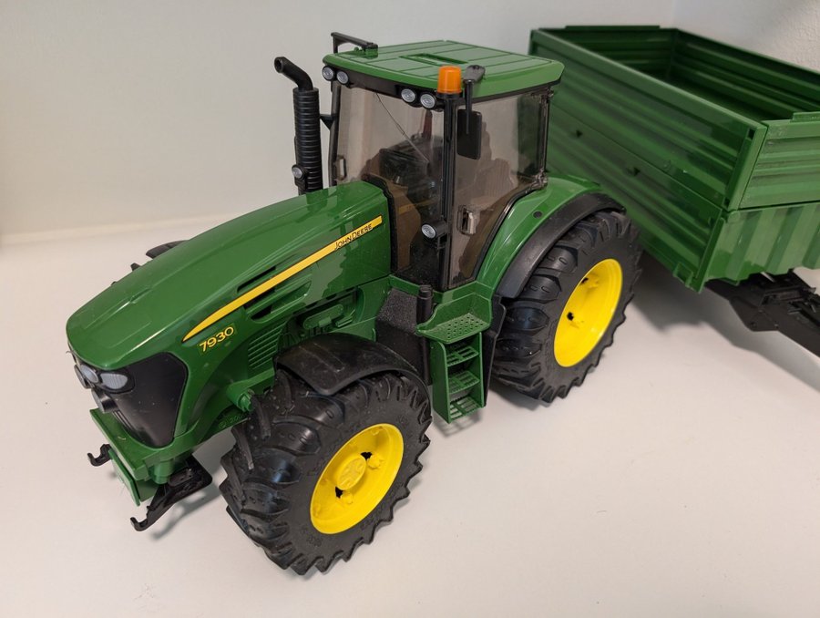 Stor Bruder John Deere 7930 Traktor med Frontlastare och Släpvagn