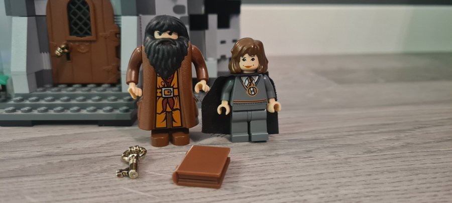 Lego 4754 Harry Potter Hagrids hut 2nd edition prisoner of azkaban