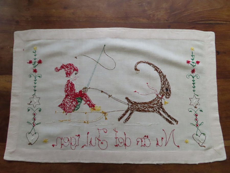 Äldre Handbroderad Julbonad Tomte i Släde Julbock Retro