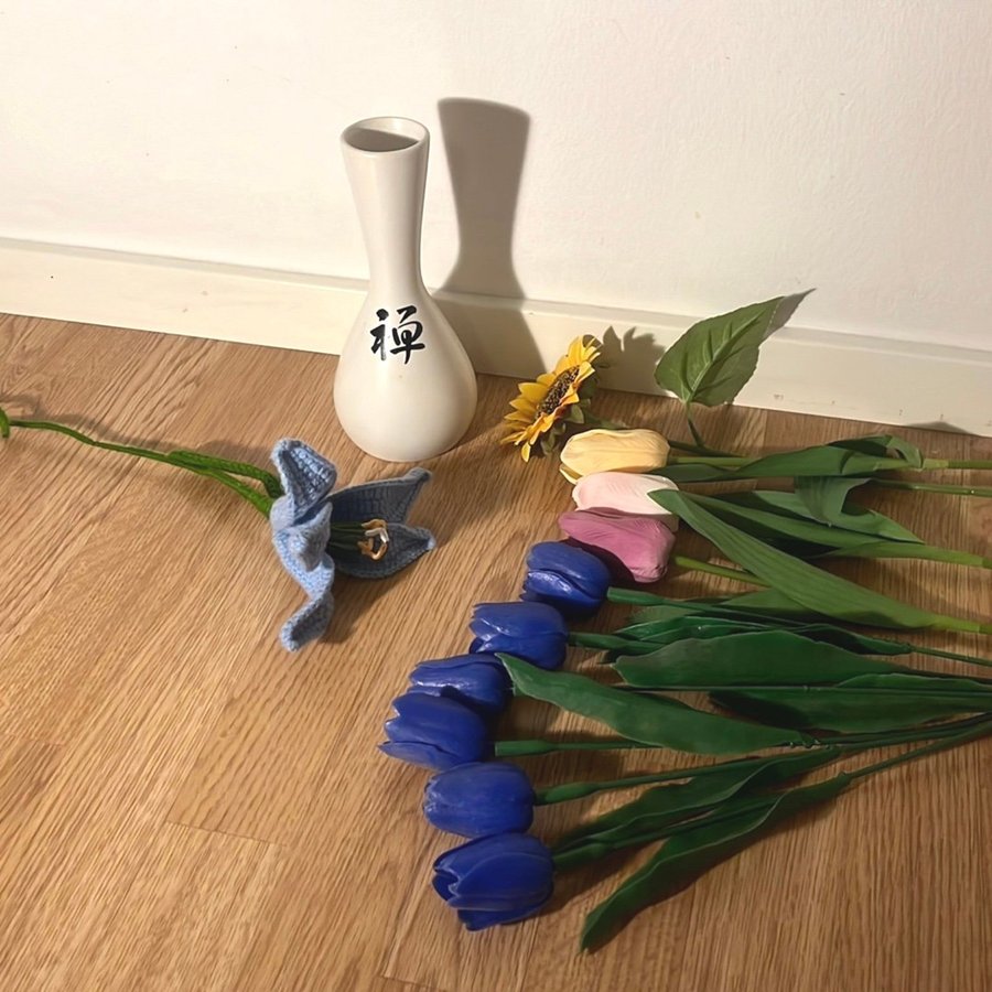 Blå virkad blomma plastblommor tulpan