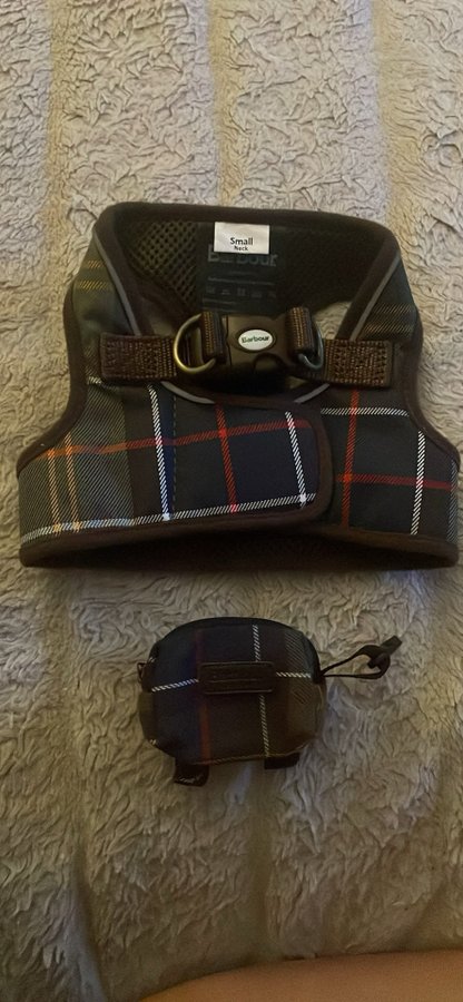 Ett Barbour Tartan Step In Dog Harness Classic Tartan S+hundbajspåsehållare