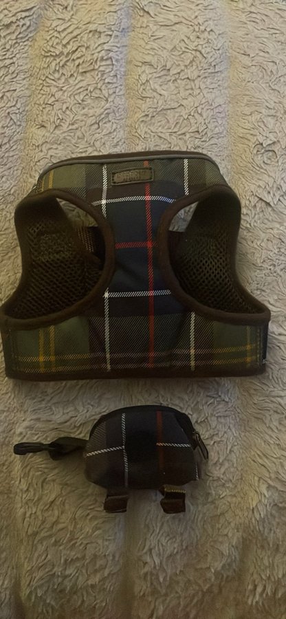 Ett Barbour Tartan Step In Dog Harness Classic Tartan S+hundbajspåsehållare