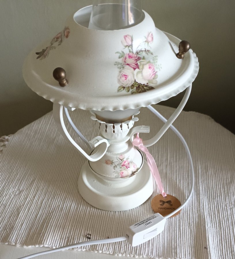 Shabby chic lampa