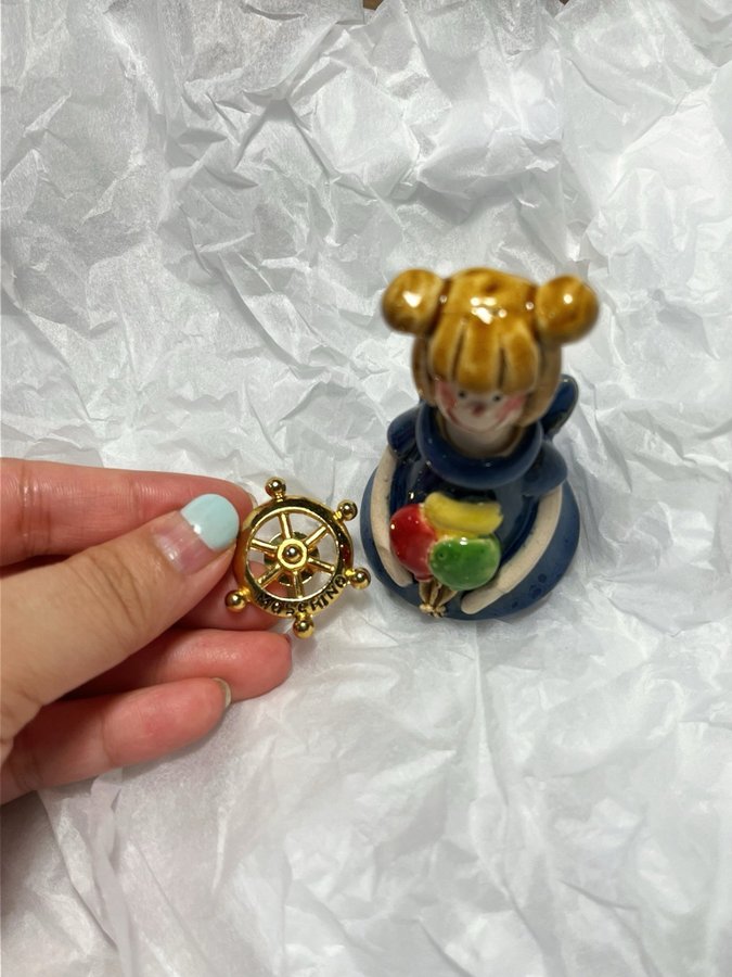 Moschino pin excellent condition